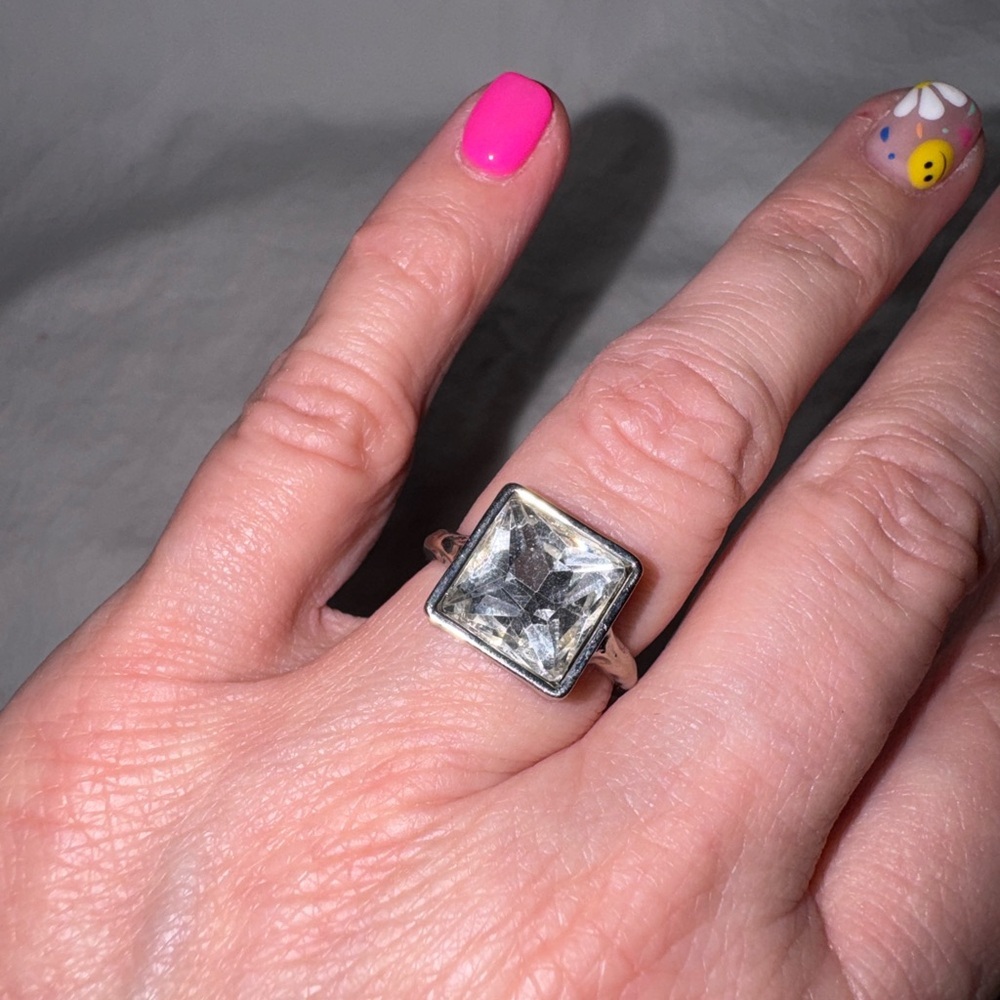 Silver Square‑Cut Ring – Modern Elegant Women’s Fashion Jewelry